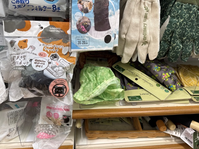 セリア アオッサモール店の園芸コーナーに置かれていたドライヤーボールPVC