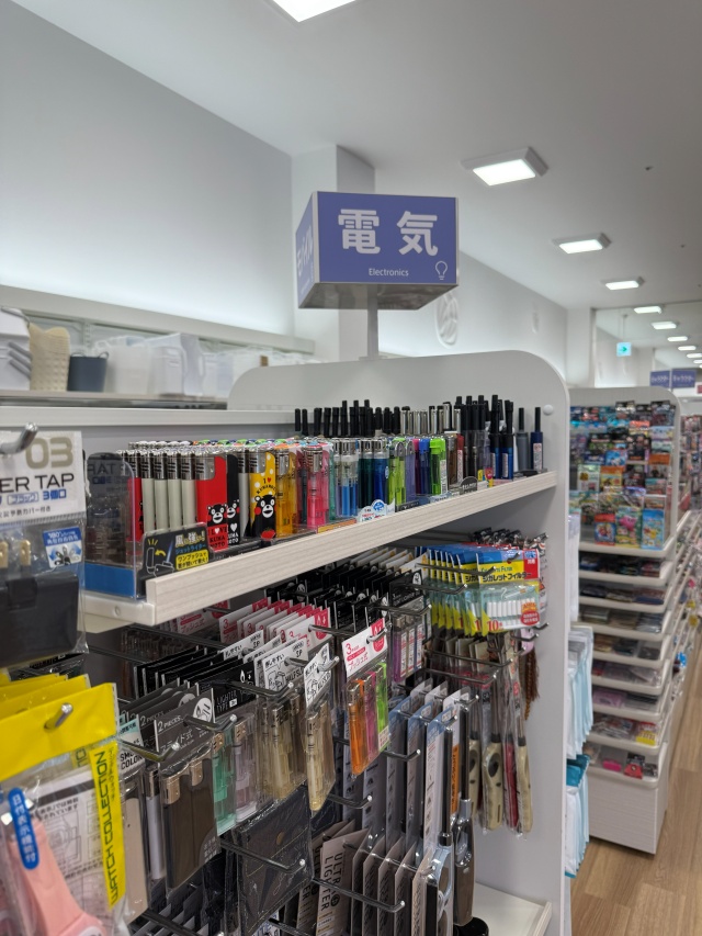 ダイソー ヤスサキ福井幾久店の電気コーナーに置かれていたスクリーンクリーナー